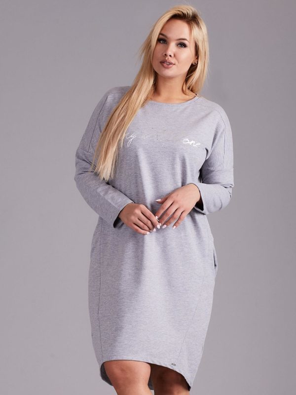 Velkoobchod Šedé šaty s nápisem velikosti plus